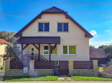 Rodinný dom Ďanová na pozemku 1231 m2