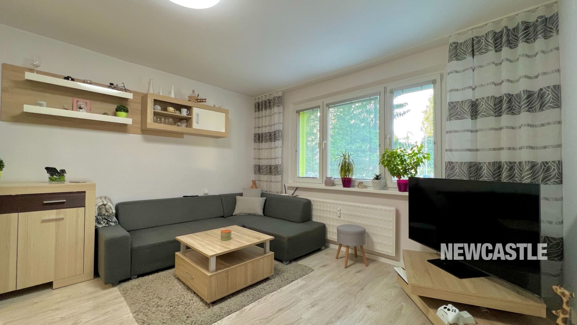 NEWCASTLE⏐PREDAJ 2 izbového bytu s loggiou (50m2) voľný ihneď