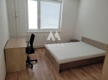Izba na prenájom vo veľkom 4izbovom byte