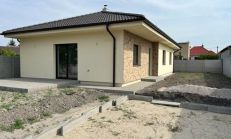 Výhodná ponuka: 4 izbový nízko nákladový RODINNÝ DOM vo výbornej lokalite Gabčíkova, NOVOSTAVBA 2023