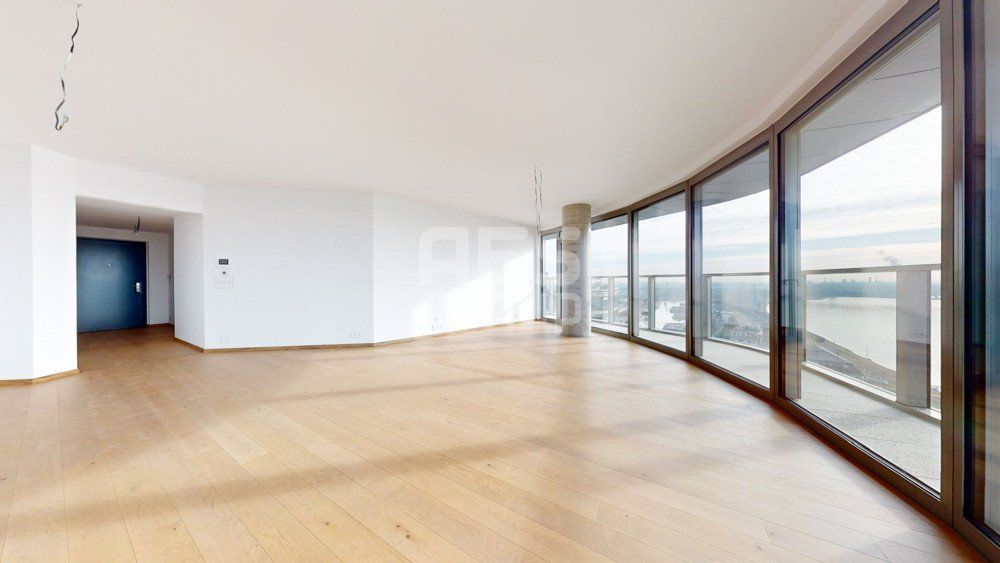 PREDAJ, 4 IZBOVÝ APARTMÁN S 3 TERASAMI, EUROVEA TOWER, BA – STARÉ MESTO