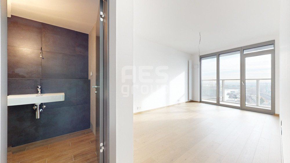 PREDAJ, 4 IZBOVÝ APARTMÁN S 3 TERASAMI, EUROVEA TOWER, BA – STARÉ MESTO