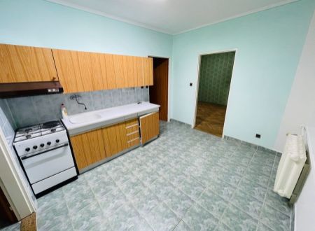 REZERVOVANÉ Na predaj 3,5 i byt s balkónom 73 m2 v Partizánskom - Luhy