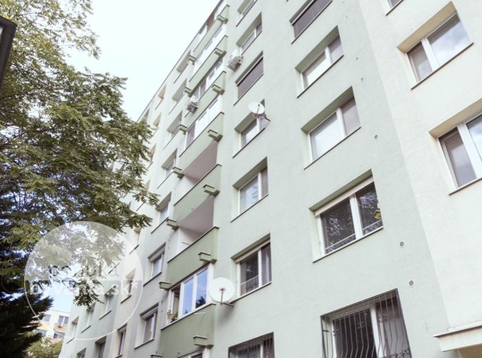 PREDANÉ - HRONSKÁ, 2-i byt, 52,5 m2 – TICHÁ lokalita, PIVNICA, kompletná občianska vybavenosť