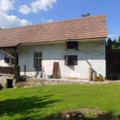 Exkluzívne u nás. Ponúkame na predaj krásny starý domček z roku 1932 v obci Kolárovice.