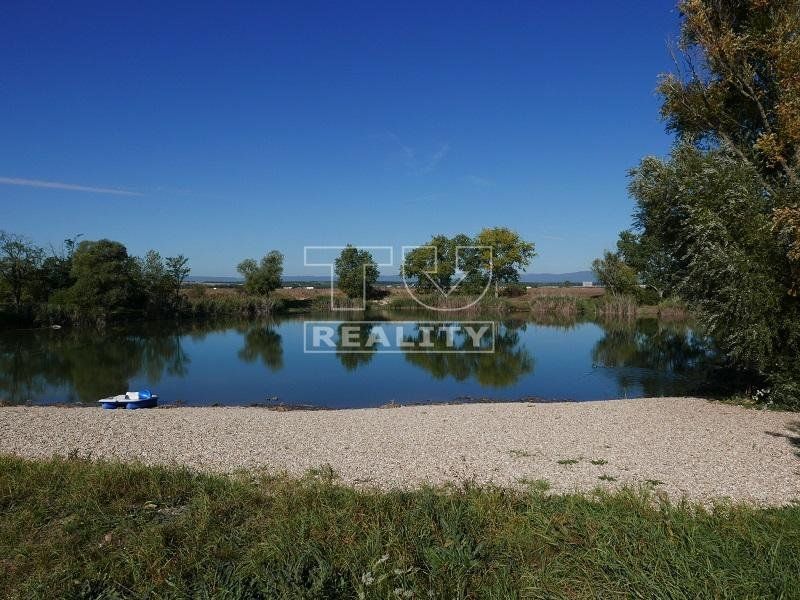 Romantický rodinný dom s úžitkovou plochou 142 m2 na 3,3 árovom pozemku v obci Boldog, 3 km od okresného mesta Senec