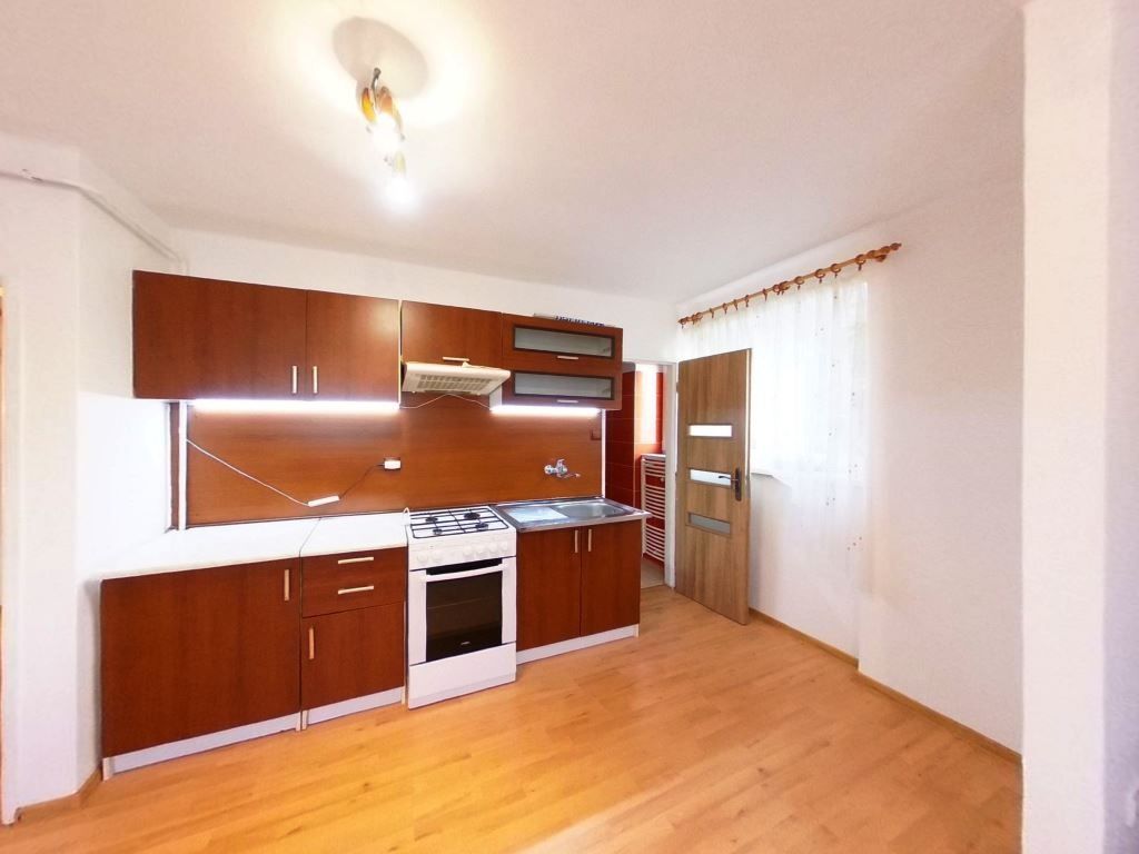 Na predaj 3 izbový, tehlový byt s balkónom, Krompachy - 1