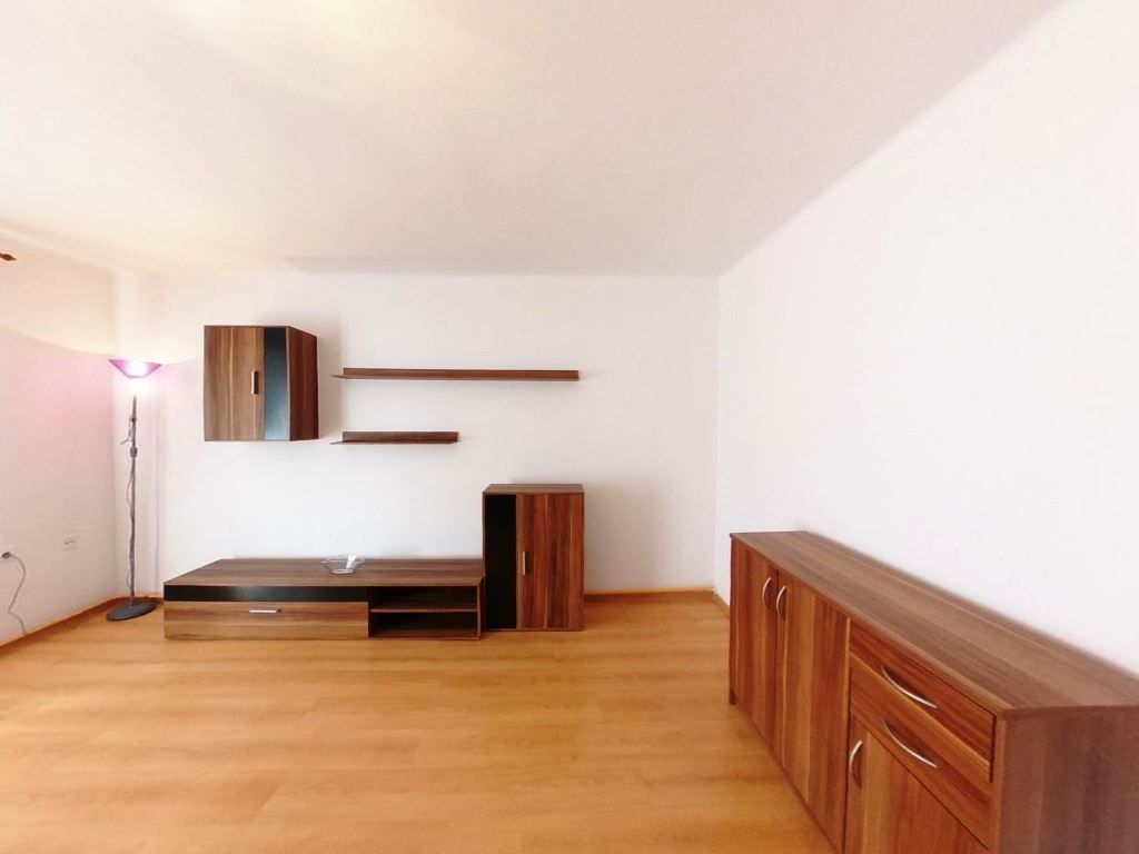 Na predaj 3 izbový, tehlový byt s balkónom, Krompachy - 2