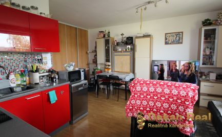 Na predaj útulný  1-izbový byt v Bratislave - Rača, miestna časť Pri šajbách, s veľkou loggiou