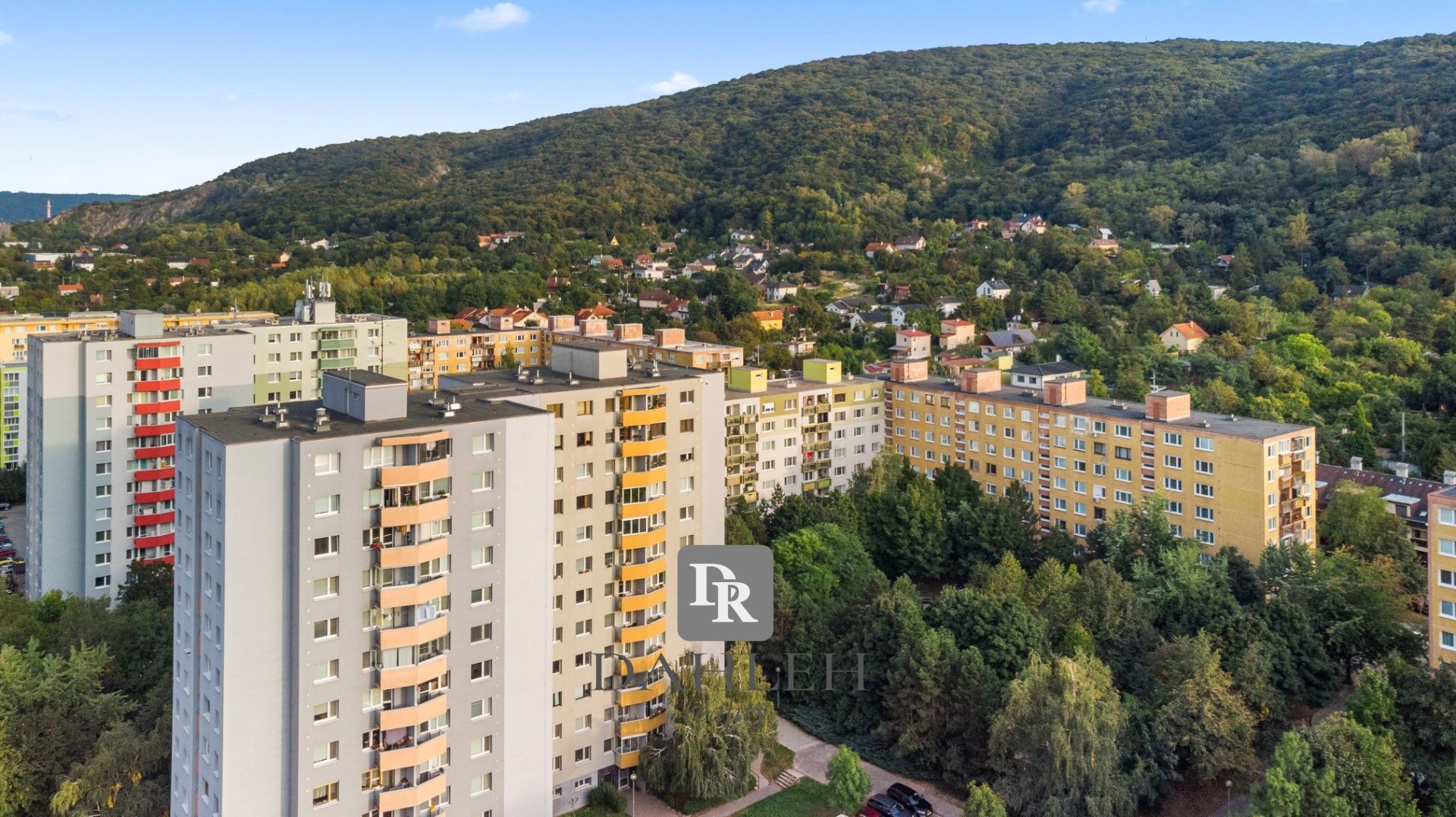Na predaj 4 - izbový byt s loggiou v kľudnom prostredí Bratislava - Devínska Nová Ves