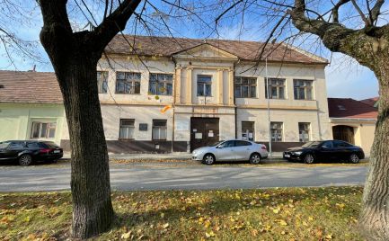 Exkluzívne na predaj - Schválený predaj - Budova v centre mesta Modra s pozemkom o rozlohe 1360m2