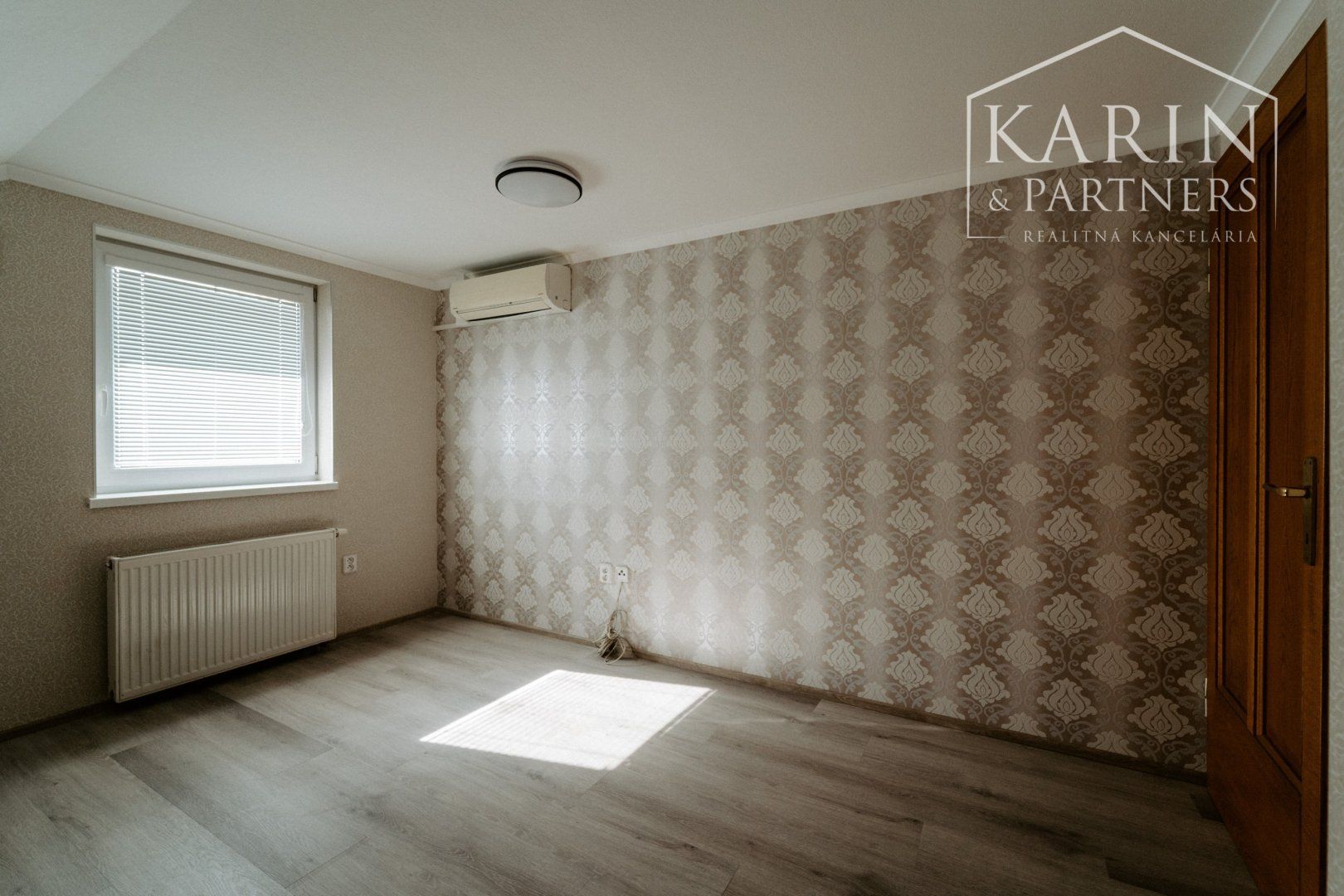 NA PREDAJ: rozľahlý 4 izbový, novo zrekonštruovaný dom v meste Šaštín-Stráže