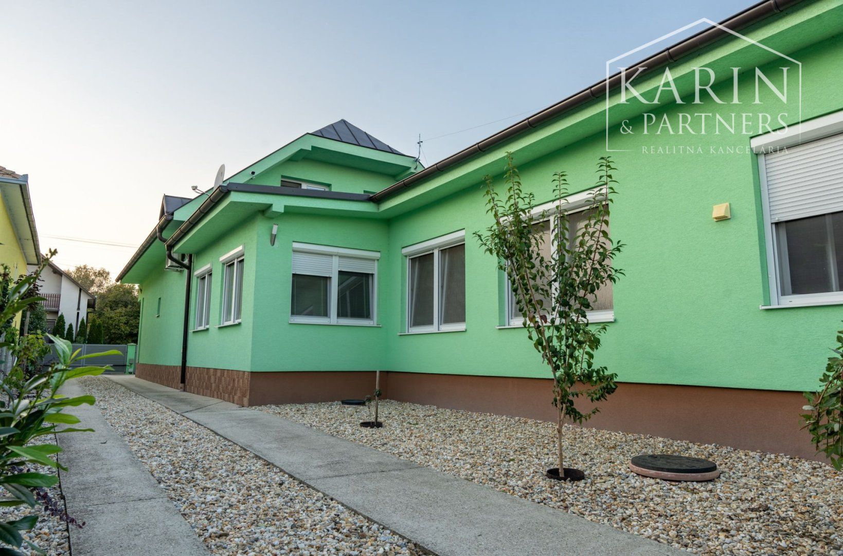 Moderná rodinná usadlosť na bývanie aj podnikanie, iba 9 km od Dunajskej Stredy - obec Padáň