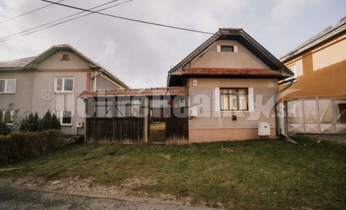 VÝRAZNE ZNÍŽENÁ CENA: Hospodársky dom s dedinskou bránou v Polomke, 227 m2