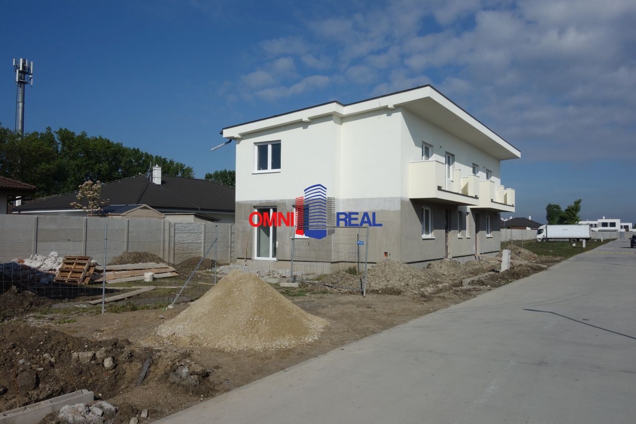 Novostavba 4 izbového rodinného domu Rovinka, Platanová ul., 265 m2