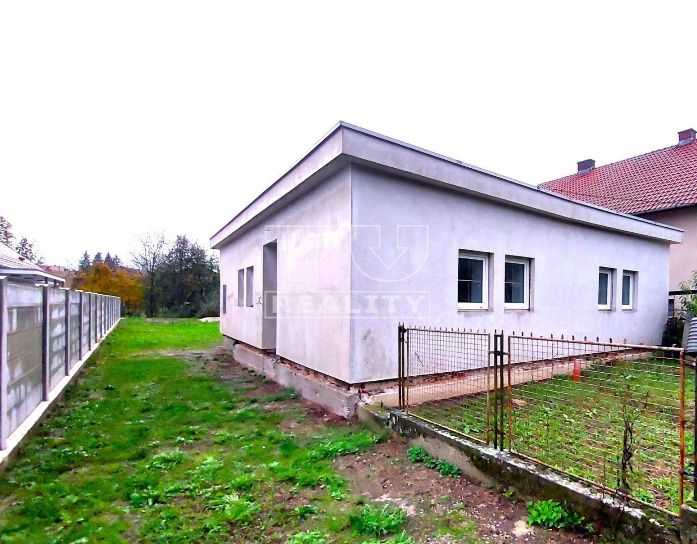 Na predaj tehlový 3 izbový rodinný dom 110 m2 v obci Prašice, okres Topoľčany