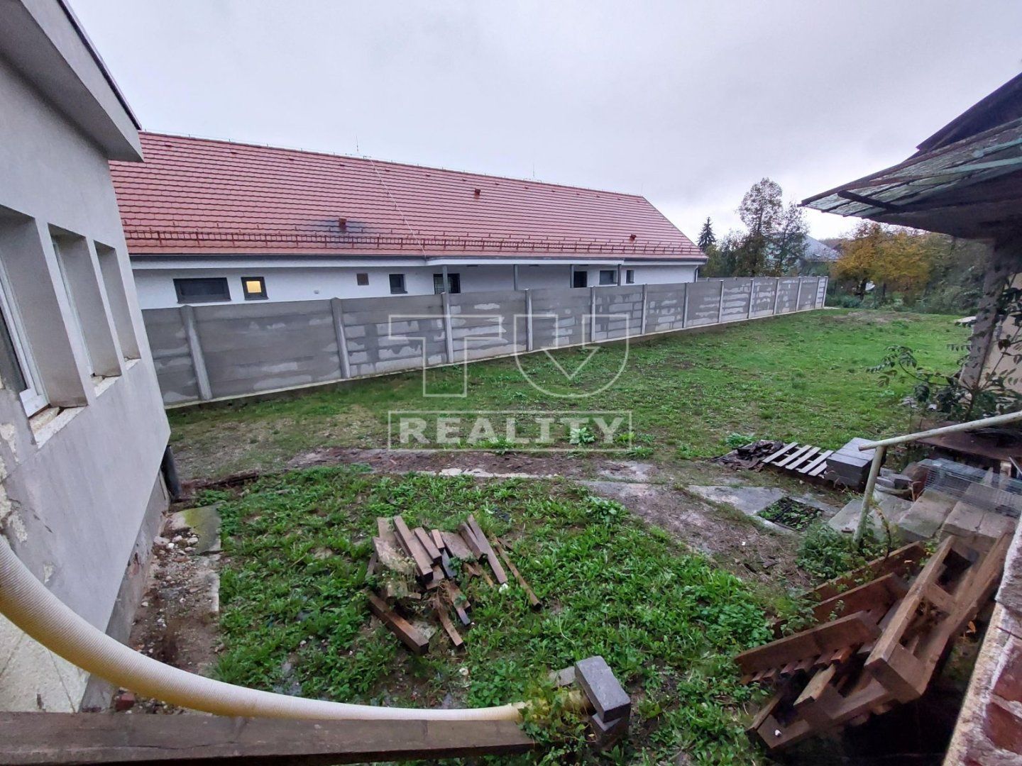 Na predaj tehlový 3 izbový rodinný dom 110 m2 v obci Prašice, okres Topoľčany