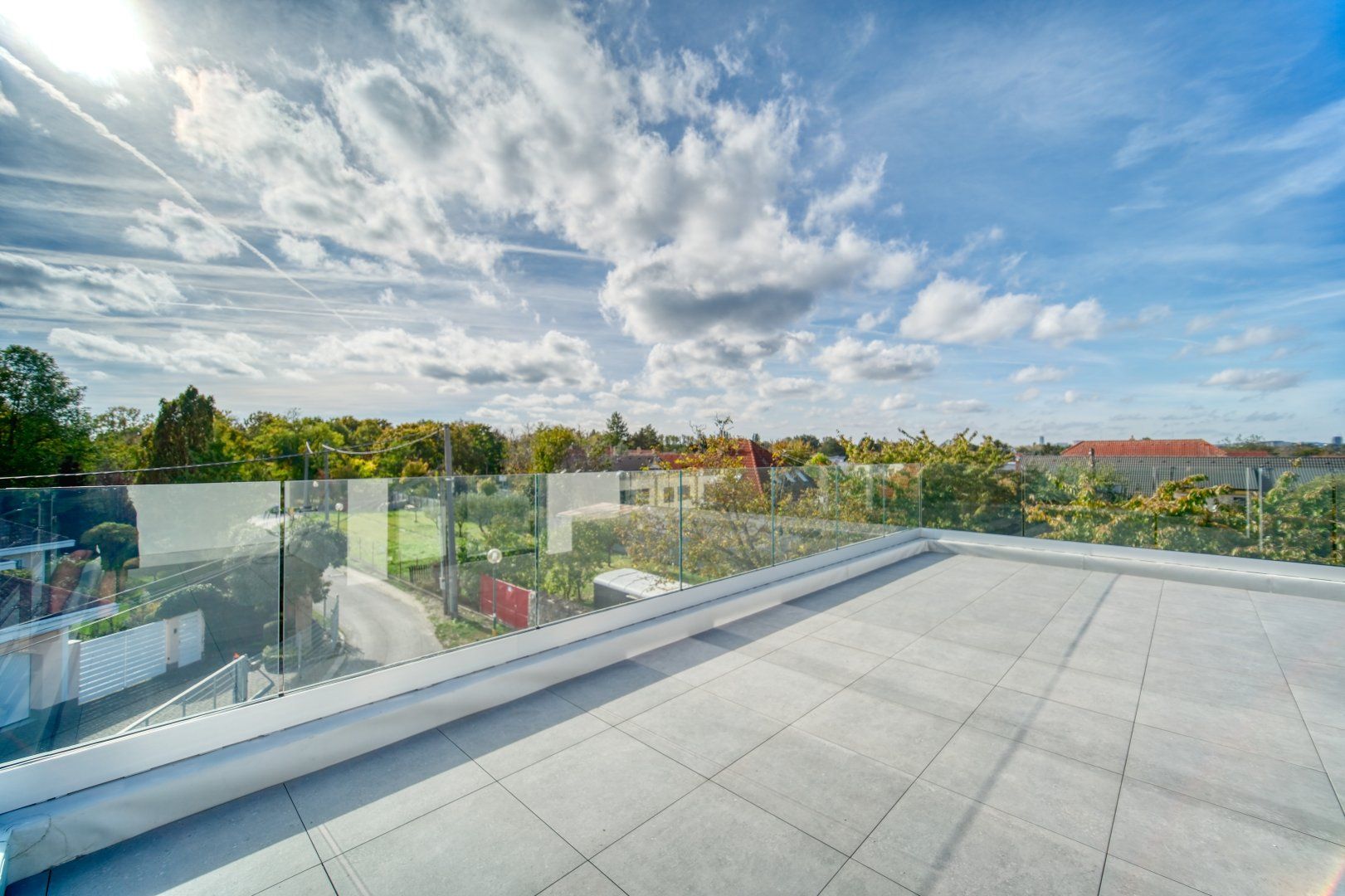 Rodinný dom s terasou s panoramatickým výhľadom - VIDEO