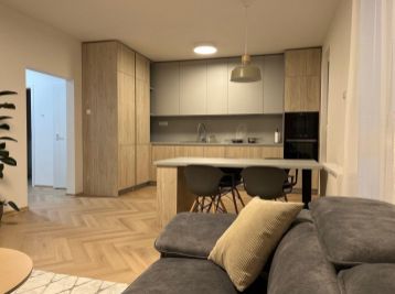 BA I.  - 2 izbový byt v Starom meste s parkovaním a internetom