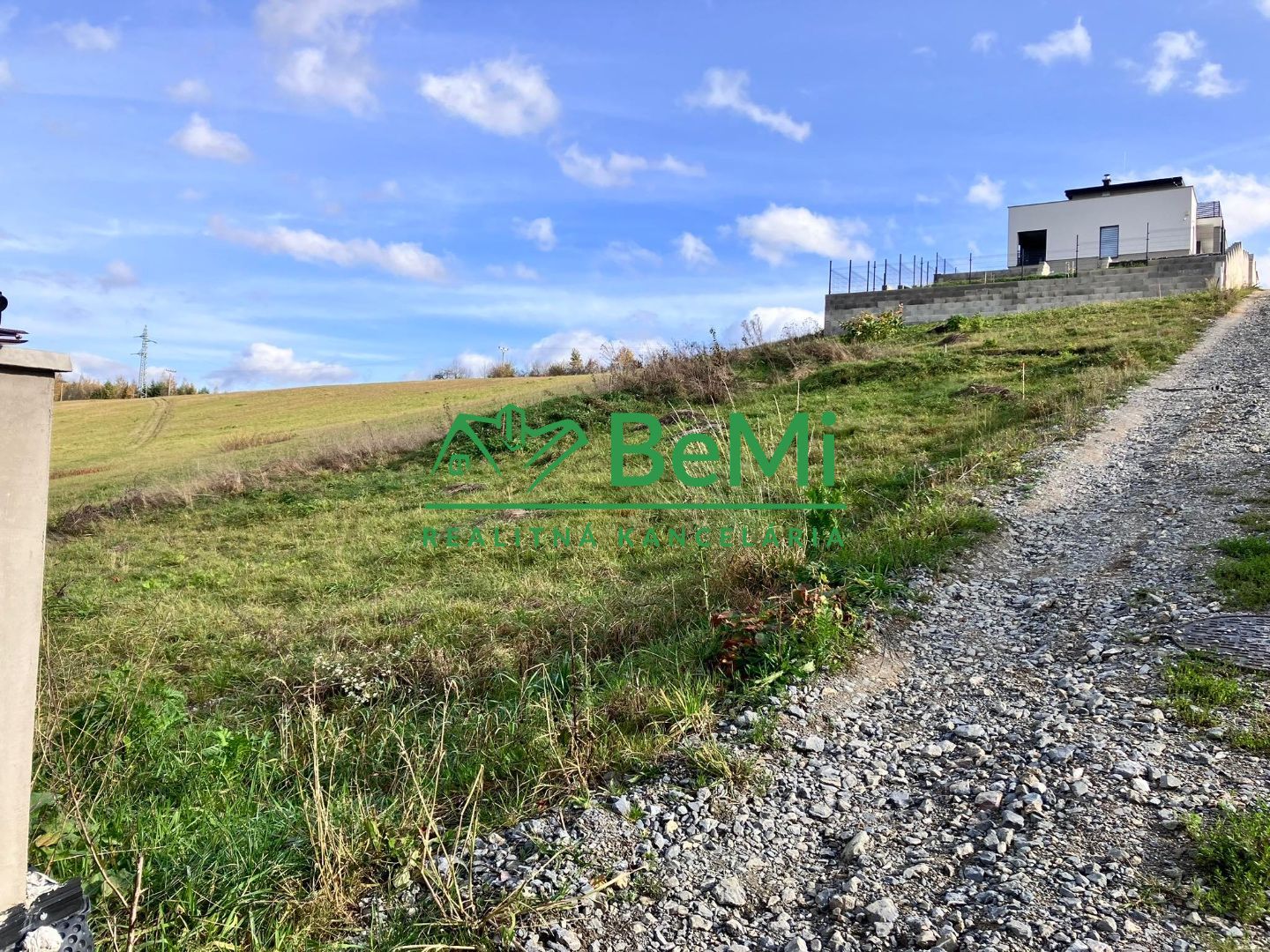 (012-14-JAGAa) Predávame stavebný pozemok v obci Rosina, okr.Žilina /727m2 /
