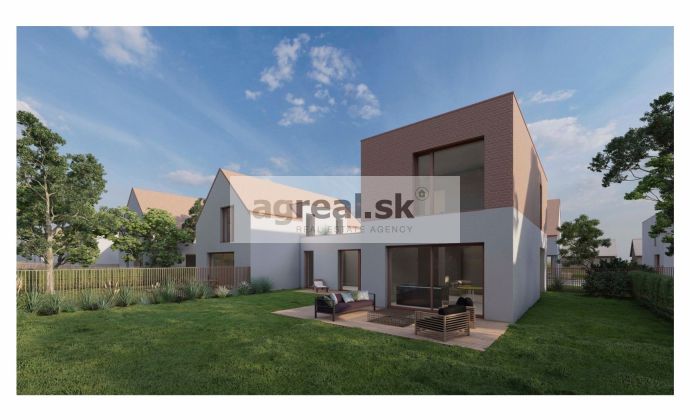 PREDPREDAJ: Stavebné pozemky na výstavbu rodinných domov / dvojdomov 863 m²