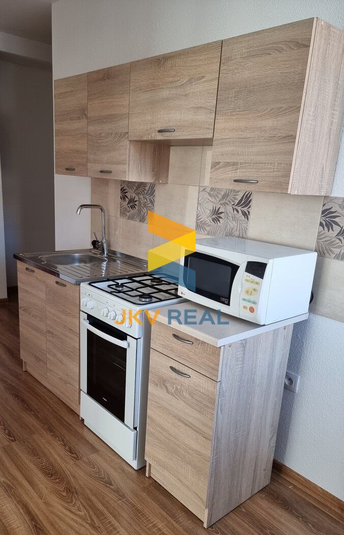Realitná kancelária JKV REAL so súhlasom majiteľa ponúka na prenájom 2 izbový byt na sídlisku Píly v Prievidzi.