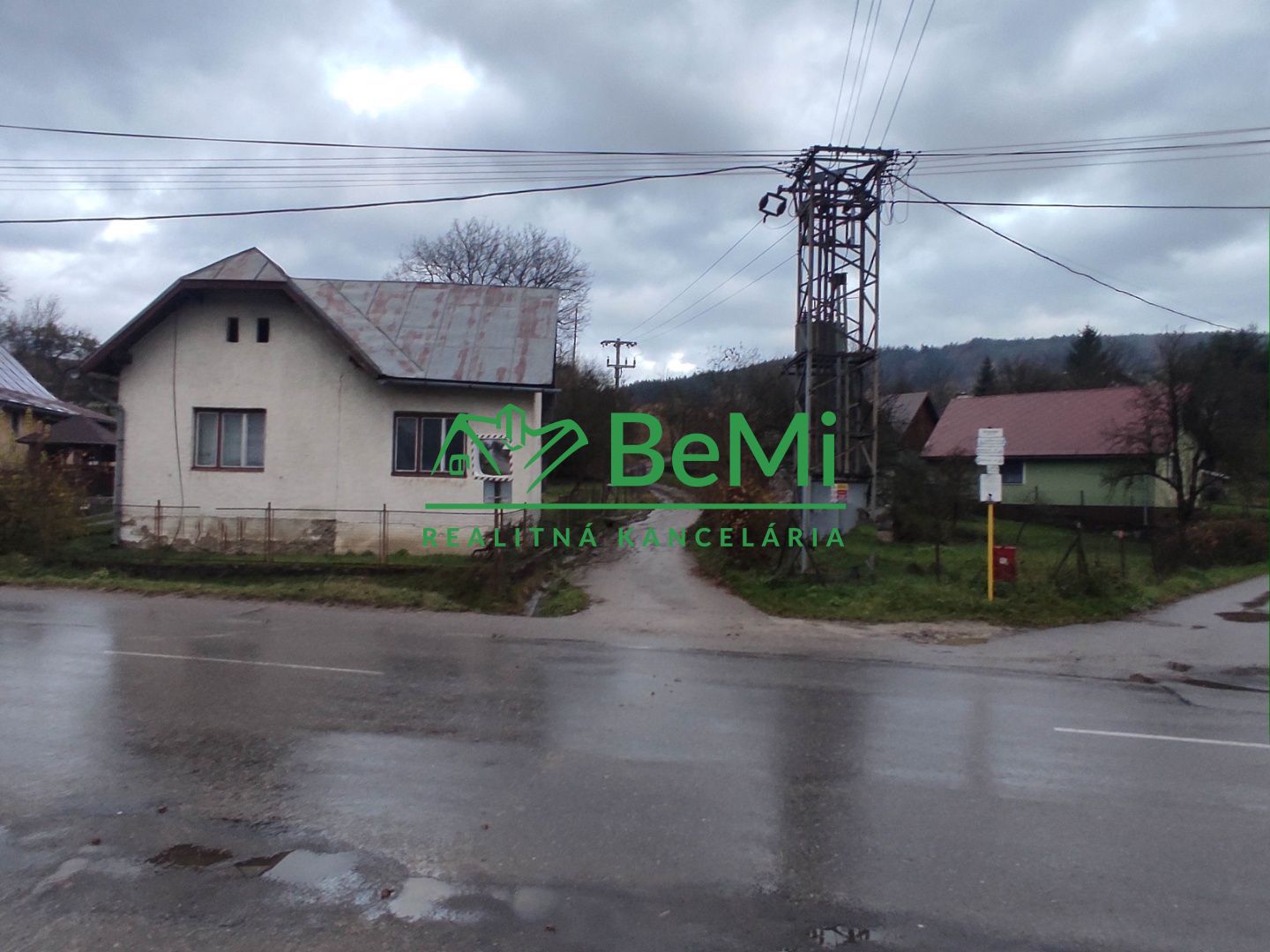Pozemok so starším RD v obci Štiavnik, 1297m2  058-12-PEMOa
