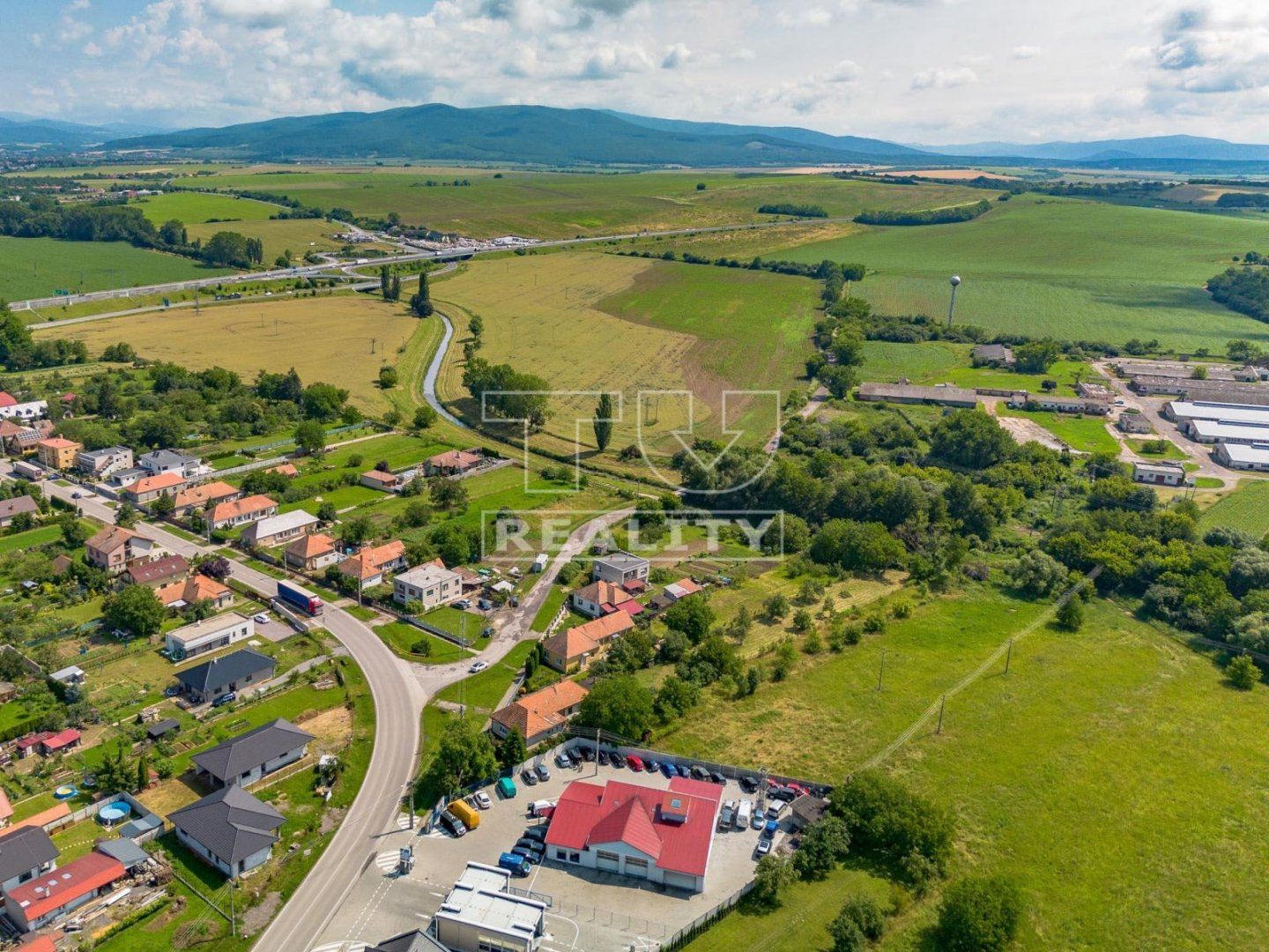 Na predaj rodinný dom s veľkým pozemkom v Tesárskych Mlyňanoch