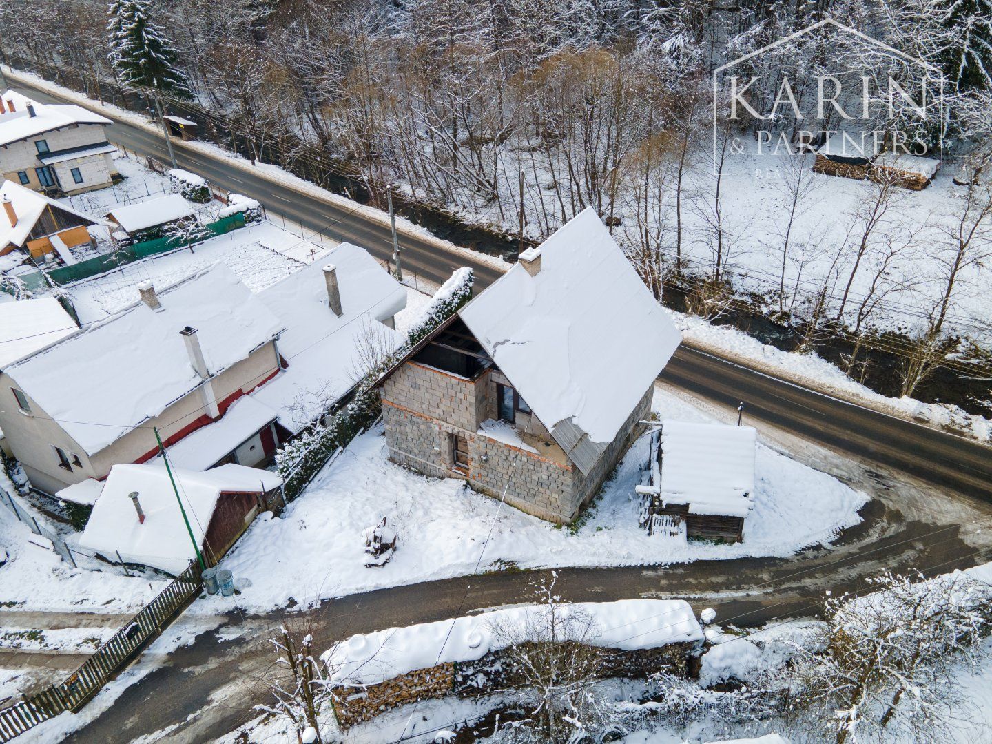 REZERVOVANÉ - Trojpodlažný rozostavaný rodinný dom blízko lyžiarskeho strediska Čertov - Lazy pod Makytou