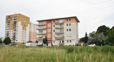 Kuchárek-real: Ponúka na predaj 3 izbový, priestranný byt sídlisko Juh Pezinok.