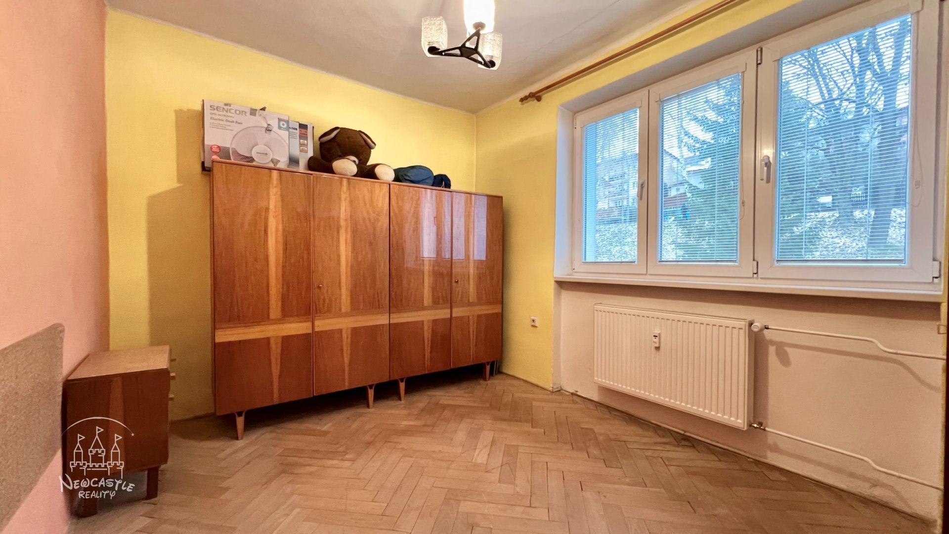 NEWCASTLE⏐PREDAJ 3 izbový byt na ul. Dolná v Kremnici (60m2) + 2 balkóny