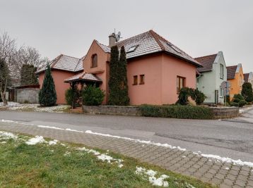 KRÁSNY 6IZB. DVOJGENERAČNÝ RODINNÝ DOM - LOZORNO,OKRES MALACKY