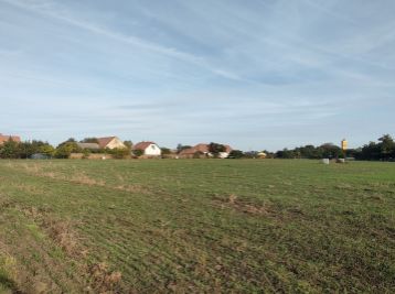 Ponúkame Vám na predaj veľký pozemok v obci Rastislavice, 747 m2