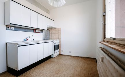 REZERVOVANÉ - Slnečný 3 izbový byt s loggiou na Novomeského v Rimavskej Sobote