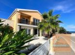 Luxusný dom s 2 apartmánmi na ostrove Vir v prvom rade pri mori