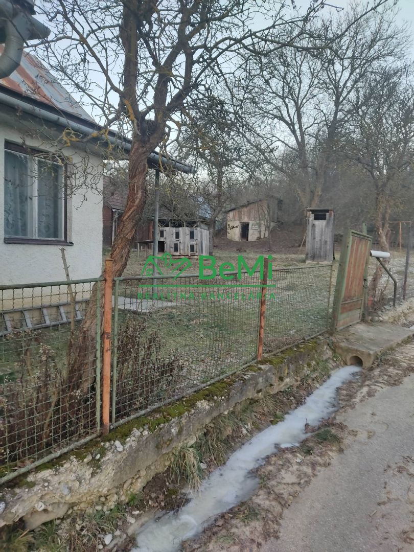 Pozemok so starším RD v obci Štiavnik, 752m2  067-12-PEMO