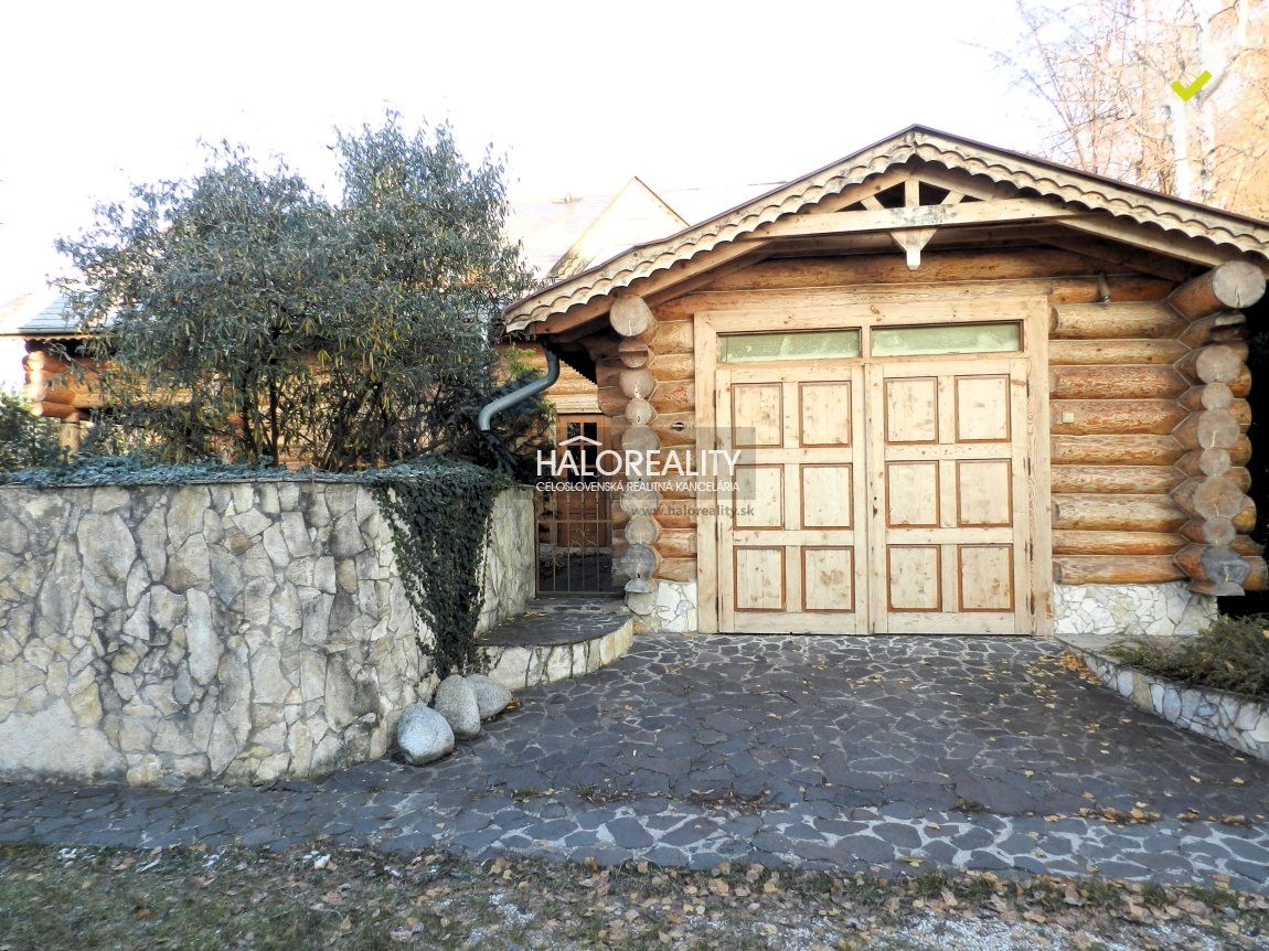 HALO reality - Predaj, rodinný dom Jahodná, zrubový dom na brehu Malého Dunaja