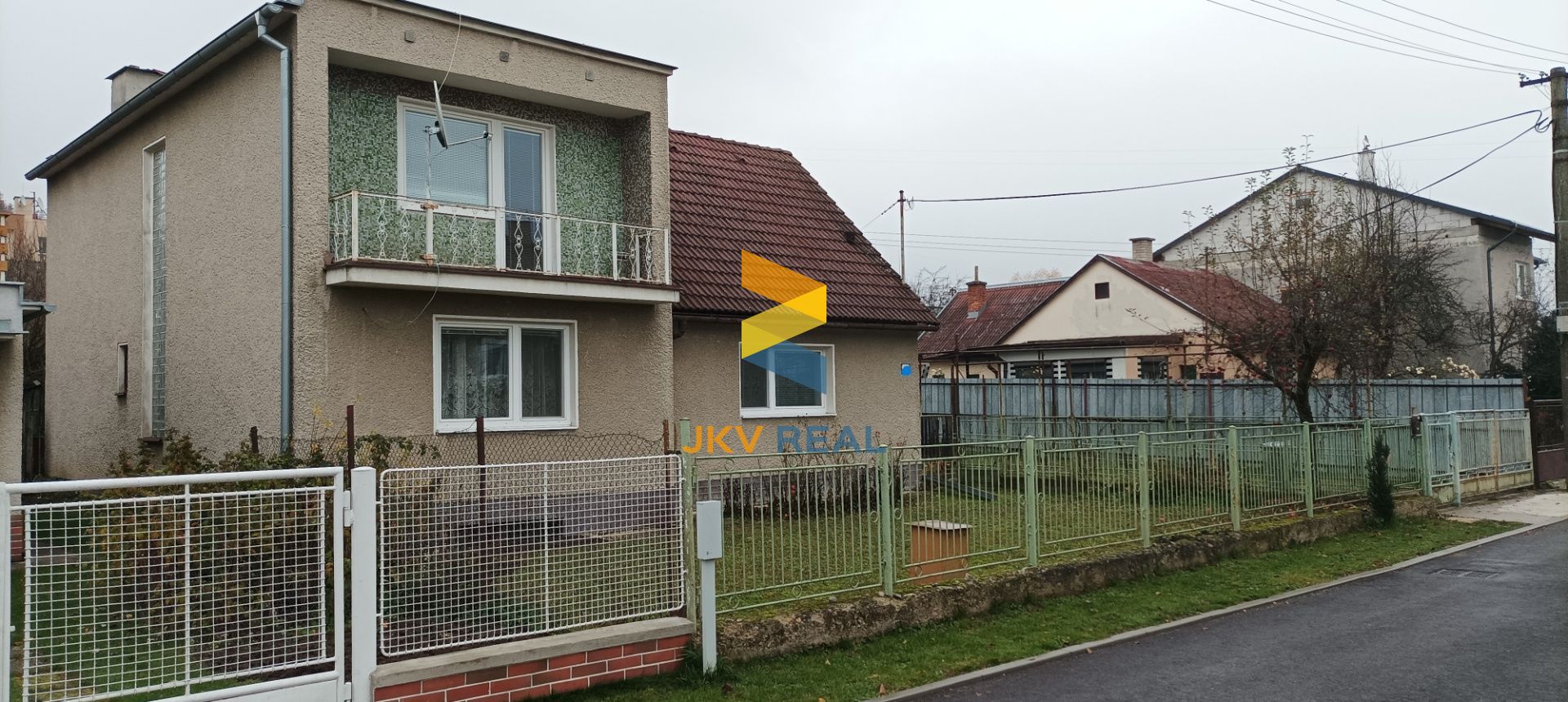 Realitná kancelária JKV REAL so súhlasom majiteľa ponúka na predaj rodinný dom v Pravenci, časť kolónia.