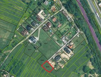 REZERVOVANÉ - Kriváň – pozemok v intraviláne obce s cestou, výmera  703 m2 - predaj