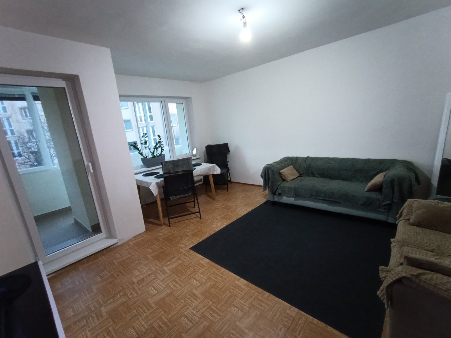 Na predaj veľkometrážny 4 izbový bezbariérový byt Nitra - Jelenecká s 30 m2 úložným priestorom