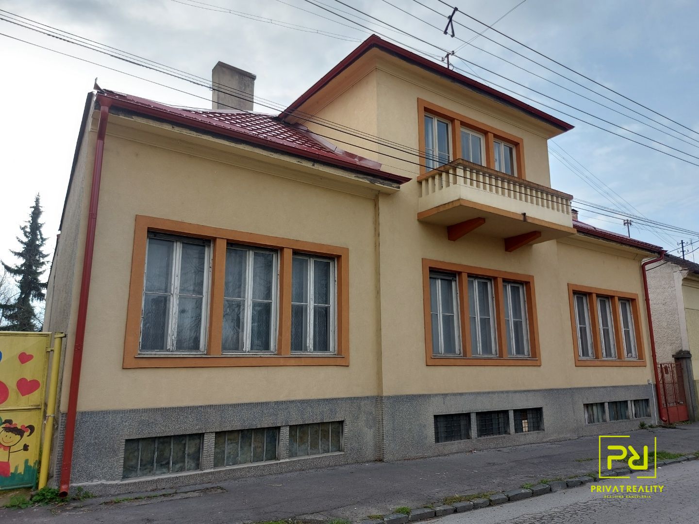 Ponúkame Vám na predaj priestranný Rodinný dom v obci Rimavská Sobota.