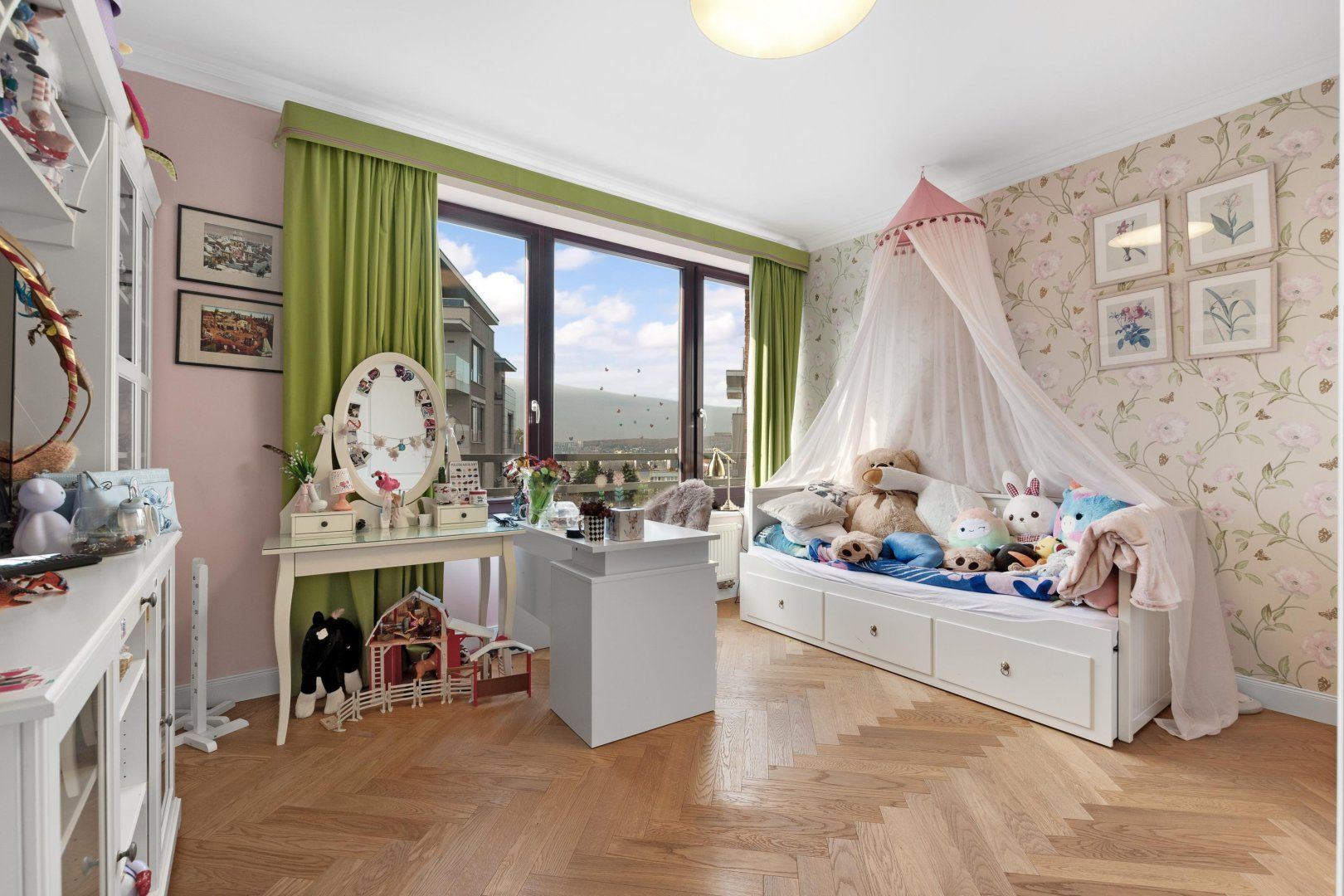 Luxusný veľkometrážny 4 izbový byt s dvomi terasami v Horskom parku - Mestské vily Hriňovská