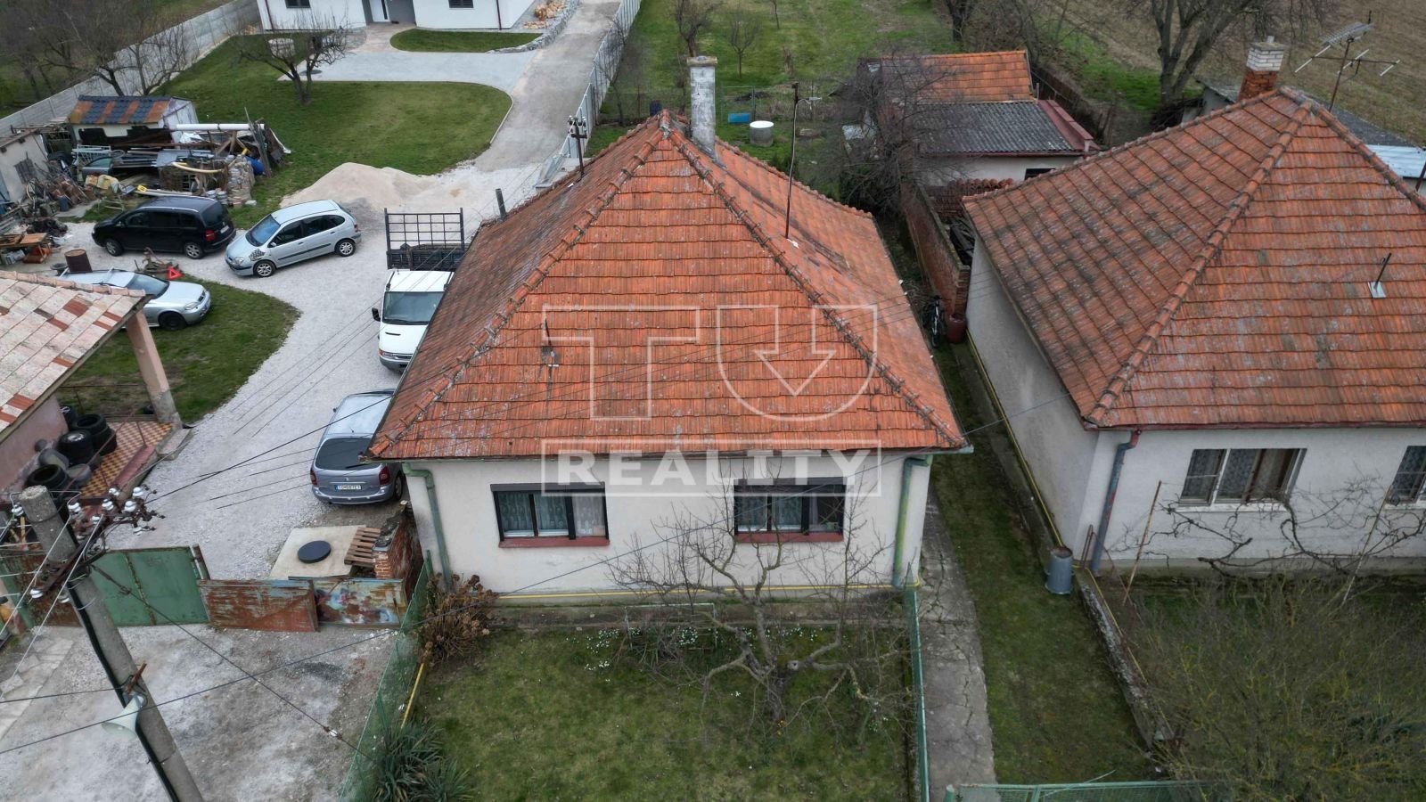 Na predaj rodinný dom - 90m2 v obci Čeľadince s pozemkom - 1390 m2.