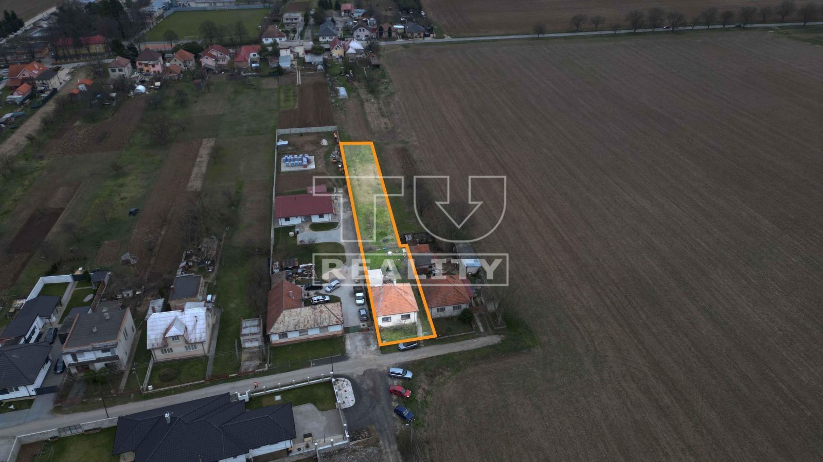 Na predaj rodinný dom - 90m2 v obci Čeľadince s pozemkom - 1390 m2.