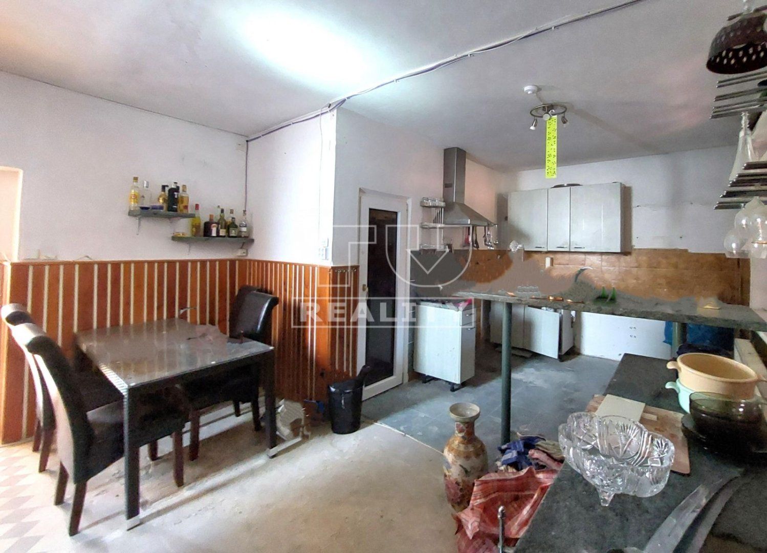 Na predaj 5 izbový rodinný dom 250 m2 v obci Orešany