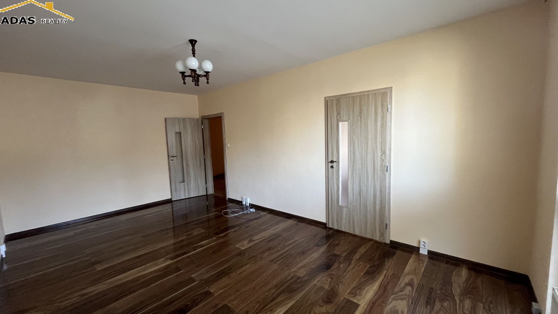 Ponúkame Vám na predaj 4 izbový byt po kompletnej rekonštrukcií, Kežmarok, ul. Južná.