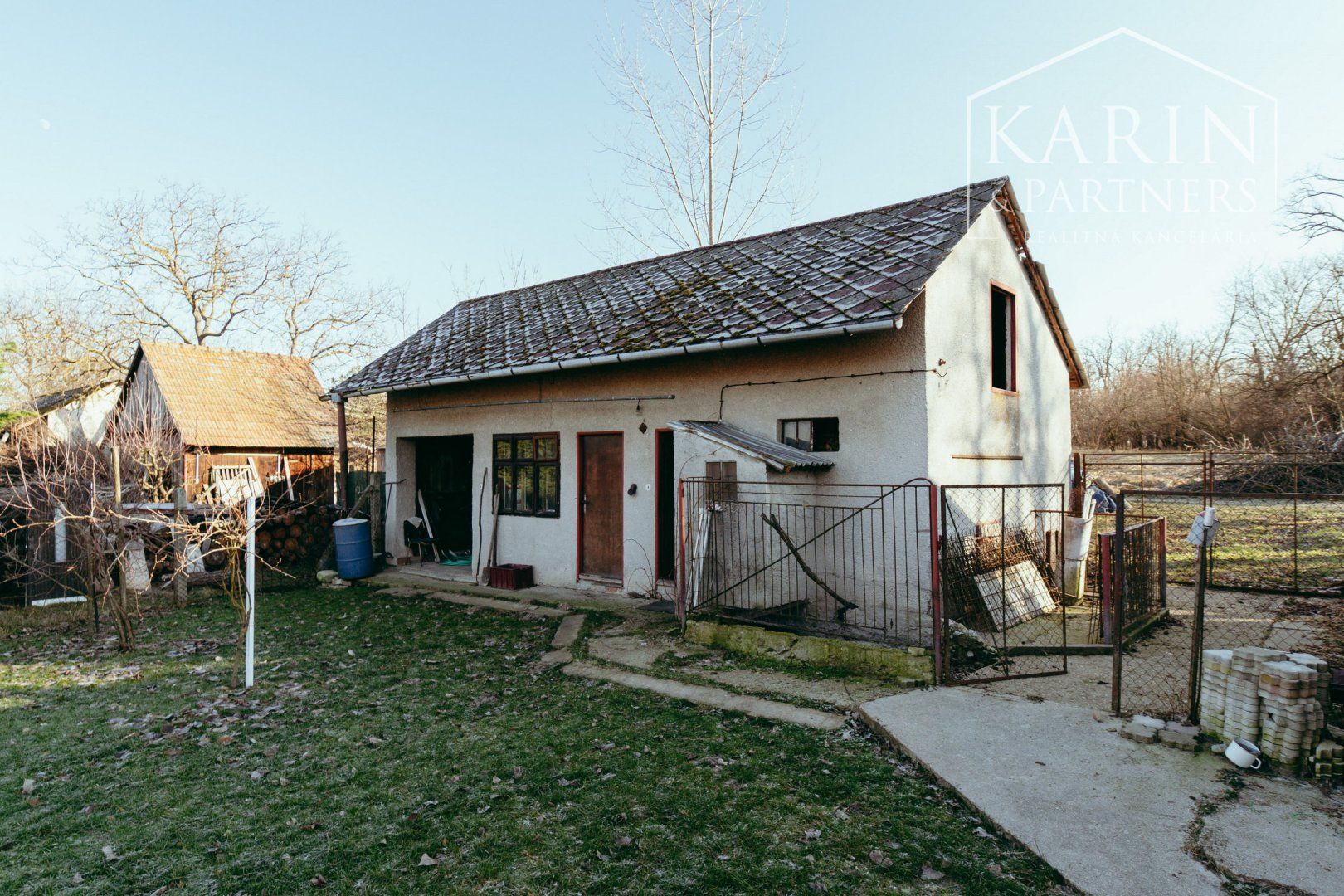NA PREDAJ: veľký dvojgeneračný rodinný dom v obci Lakšárska Nová Ves