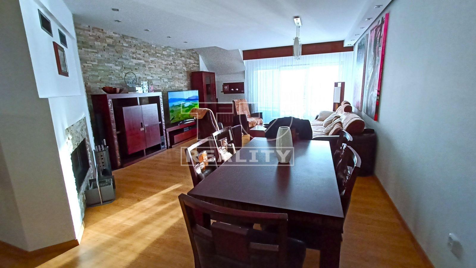 TUreality ponúka na predaj veľký mezonetový byt v centre Topoľčian, 230m2