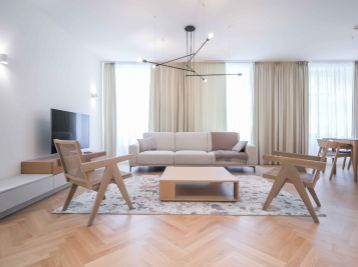 Luxusný 3 izbový byt na prenájom v lukratívnej časti Bratislavy na Laurinskej ulici.