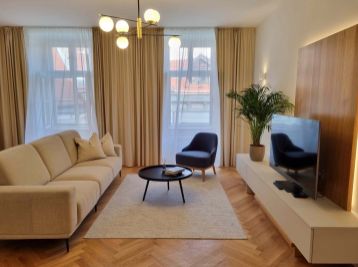 Luxusný 3 izbový byt na prenájom v lukratívnej časti Bratislavy na Laurinskej ulici.